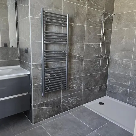 Cs Skyline Rooftop De Nage Apartman