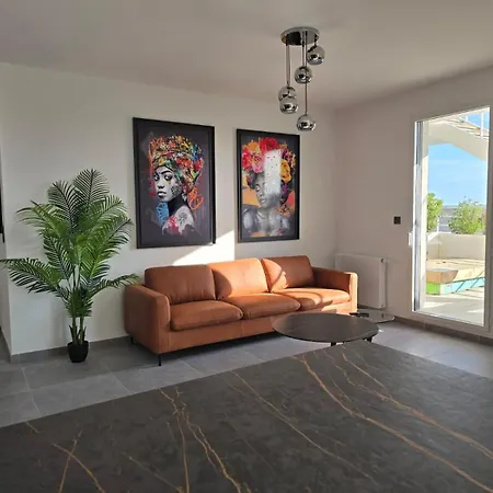 Cs Skyline Rooftop De Nage