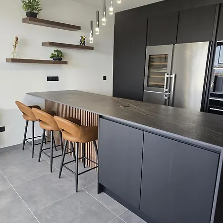 Cs Skyline Rooftop De Nage