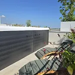 Cs Skyline Rooftop De Nage *