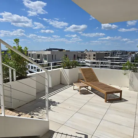 Cs Skyline Rooftop De Nage