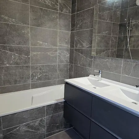 Cs Skyline Rooftop De Nage *