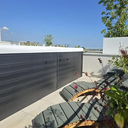 Cs Skyline Rooftop De Nage *