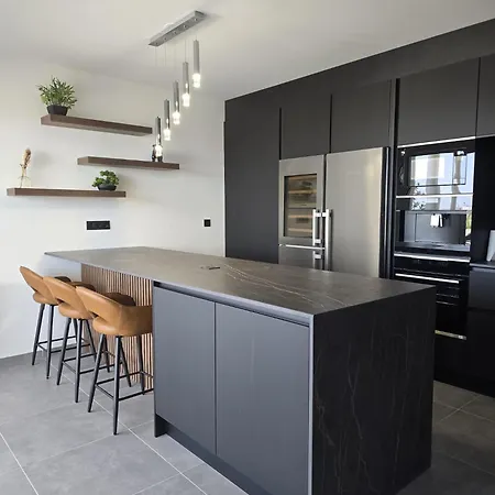 Cs Skyline Rooftop De Nage Apartment *