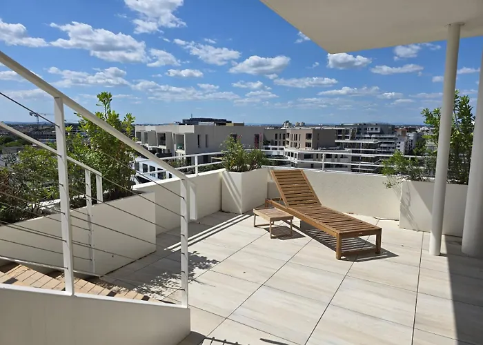 Cs Skyline Rooftop De Nage