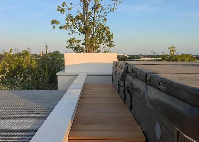 Cs Skyline Rooftop De Nage * מונפלייה
