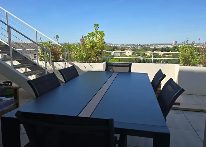Cs Skyline Rooftop De Nage מונפלייה
